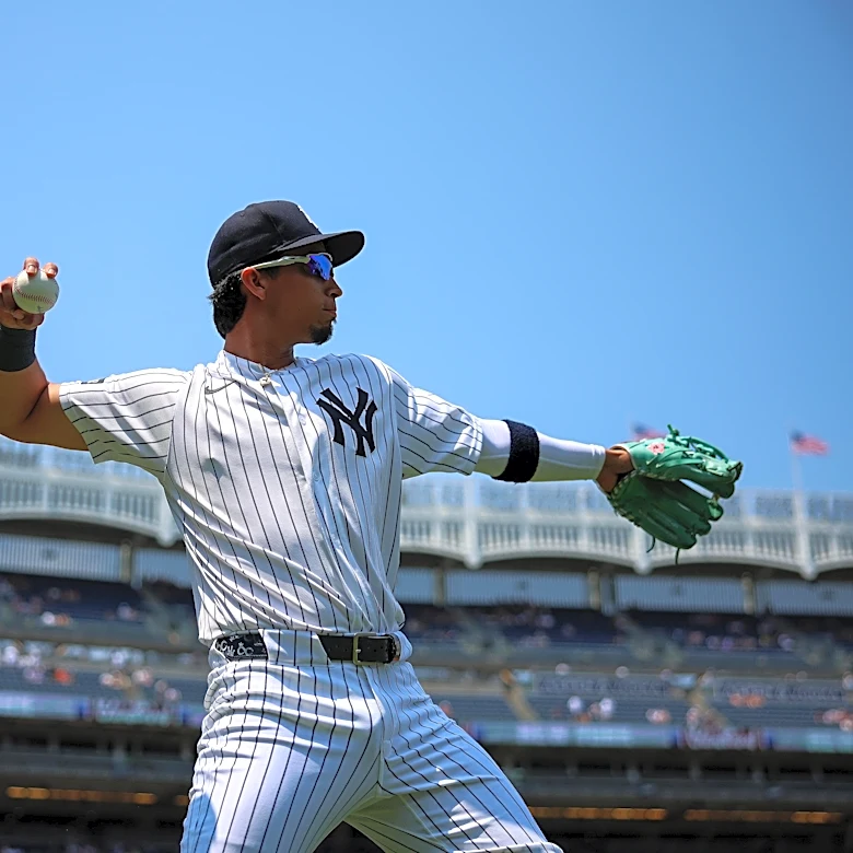 Reds claim Oswaldo Cabrera from New York Yankees, promote Julian Aguiar