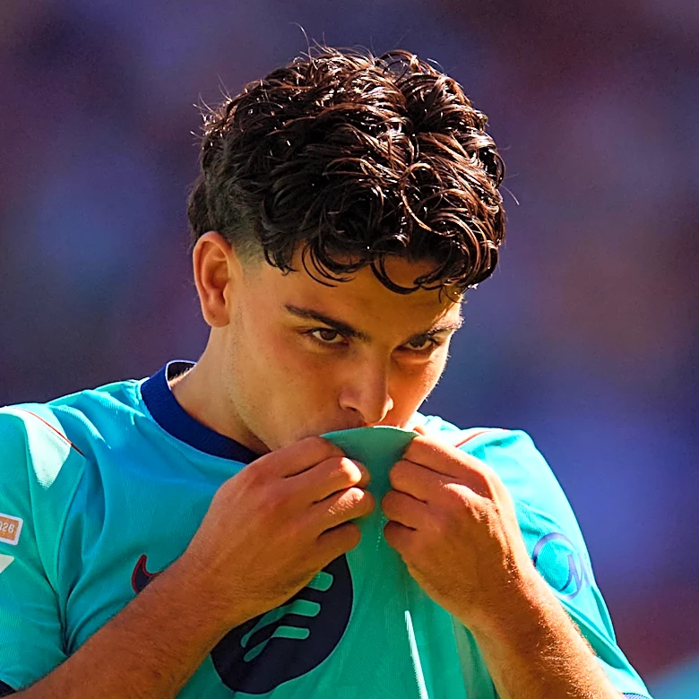 ‘Reminds me of Pedri’ – Xavi Espart hailed by Spain boss after impressive form for Barcelona