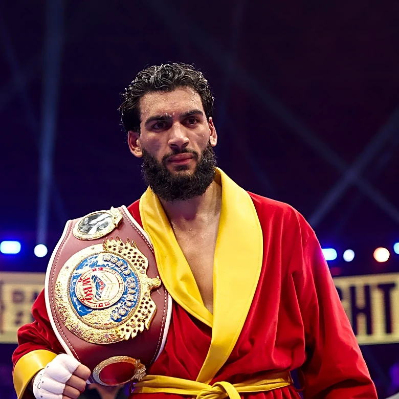 Hamzah Sheeraz vacates WBO title after Janibek purse bid