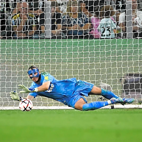OFFICIALLY OFFICIAL: Kamil Grabara suffers ACL tear in training