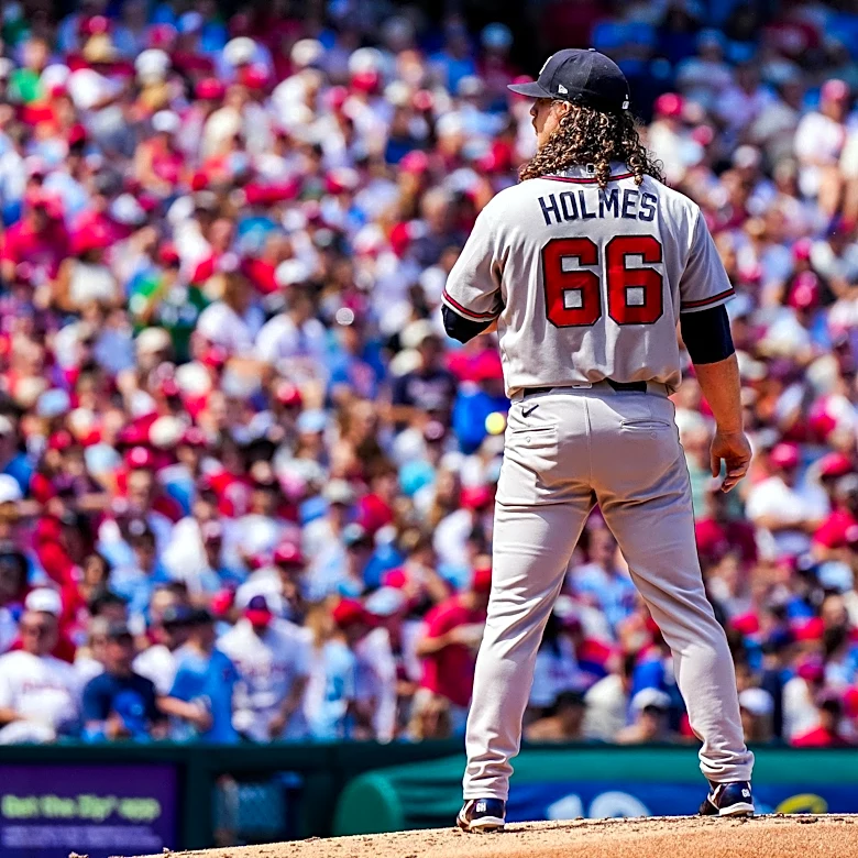 Braves seek series win in Houston with Holmes on the hill