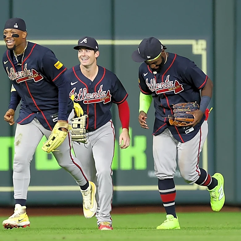 Braves News: Robert Suarez, division on the brink, more