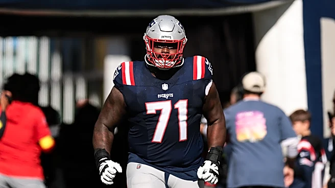 Patriots guard Mike Onwenu carted off with ankle injury against Steelers