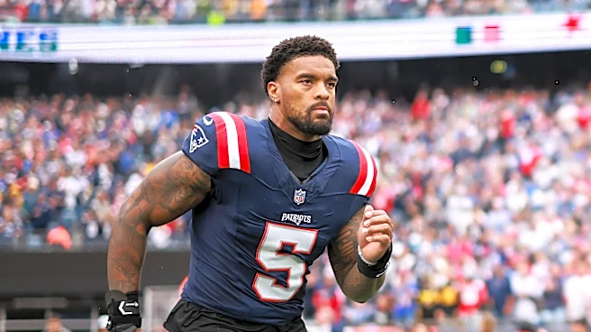 Dre’Mont Jones exits Patriots vs. Steelers with shoulder injury