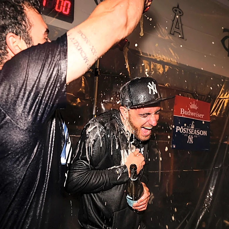 Yankees Social Media Spotlight: Merry Clinchmas