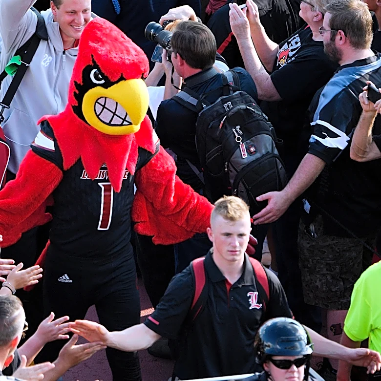 Louisville climbs to No. 16 in AP poll