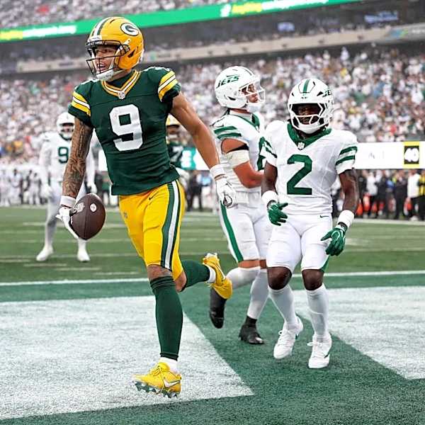 Packers overcome injuries, late 10-point deficit to defeat Jets 20-17
