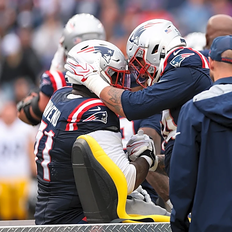 Patriots teammates react to ‘heartbreaking’ Mike Onwenu injury