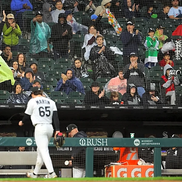 White Sox find sunshine in the rain with 8-1 win over Tigers
