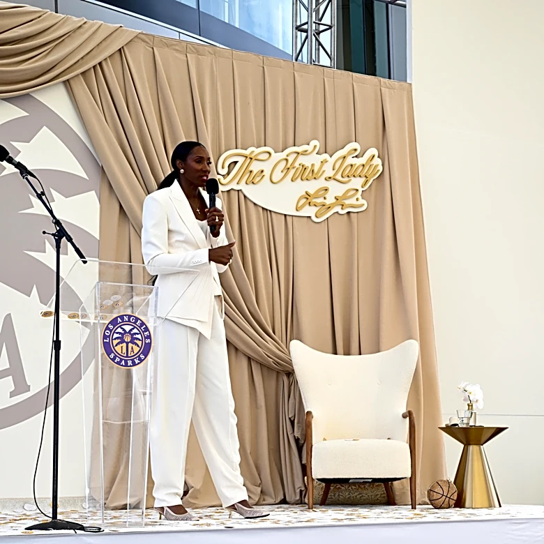 Sparks unveil ‘beautiful’ Lisa Leslie statue as fans celebrate franchise icon