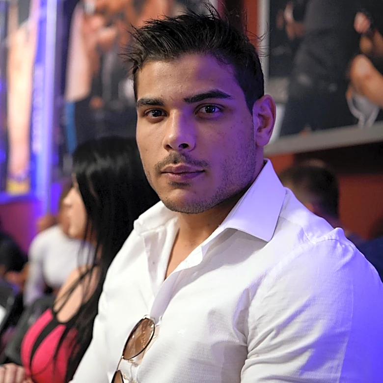 Paulo Costa offers ‘fair’ option in UFC ultimatum; Magomed Ankalaev responds