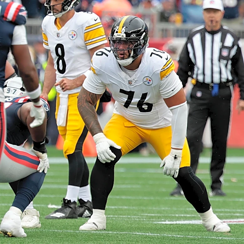 Troy Fautanu seen in walking boot after loss to Patriots