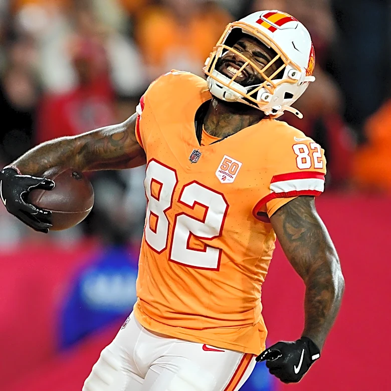 Patriots bring four tight ends in for workouts following win over Steelers