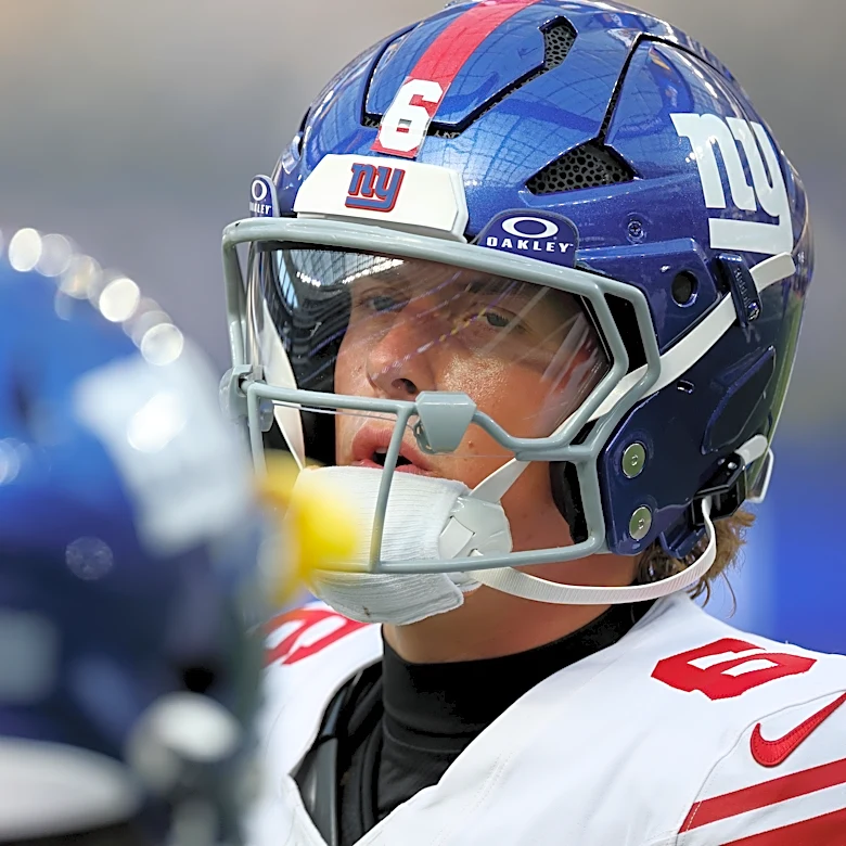 Jaxson Dart injury: NY Giants’ QB appears to suffer left knee injury vs. Rams