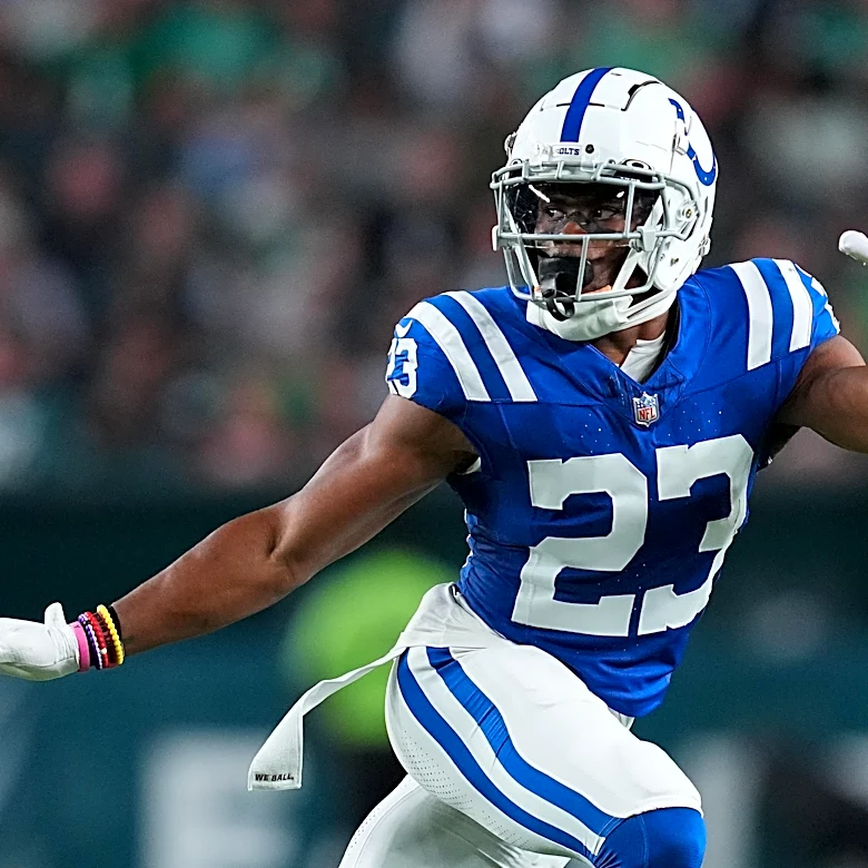 Eagles reportedly sign Kenny Moore II