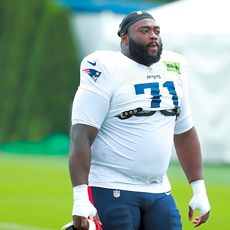 What placing Mike Onwenu on injured reserve means for the Patriots