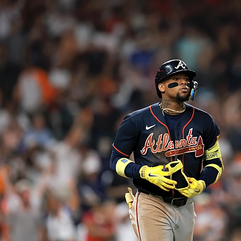 Ronald Acuña Jr. exits game with apparent leg injury