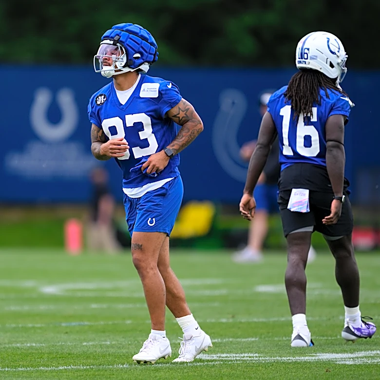 Seahawks bring 2 wide receivers in for tryouts, host running back for a visit