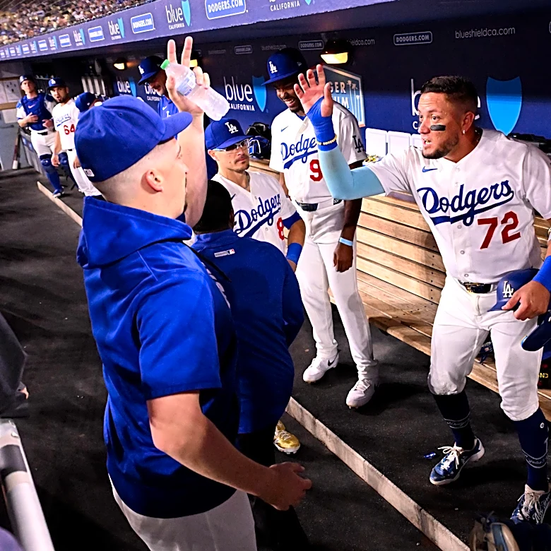 Miguel Rojas voted Dodgers Roy Campanella Award winner again