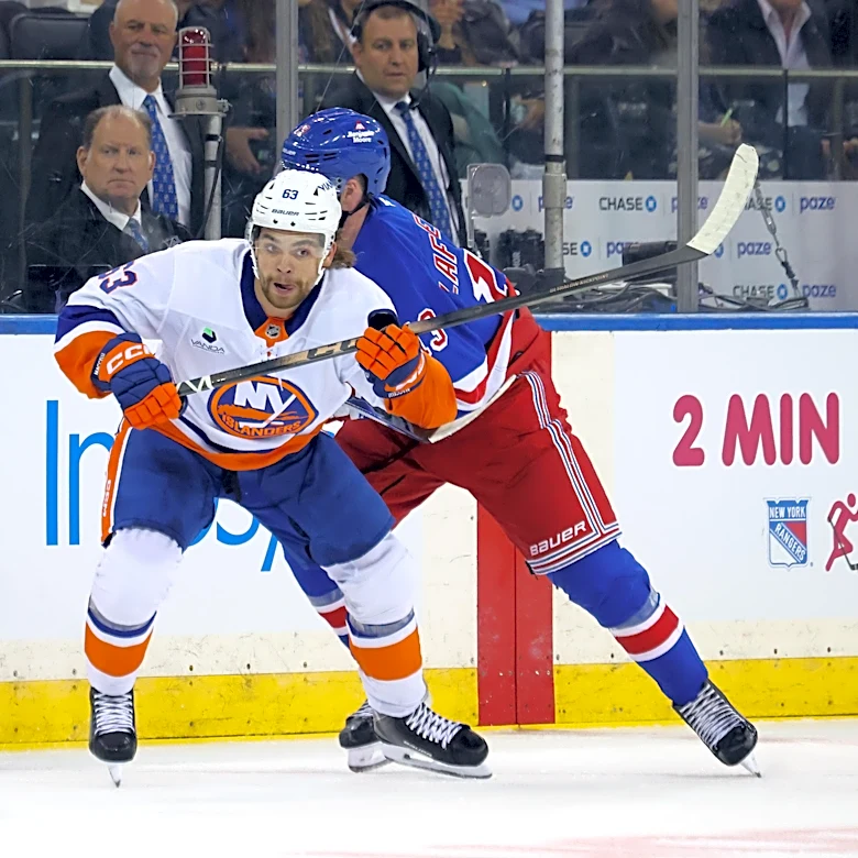 Islanders Preseason News: Varlamov returns in comeback win
