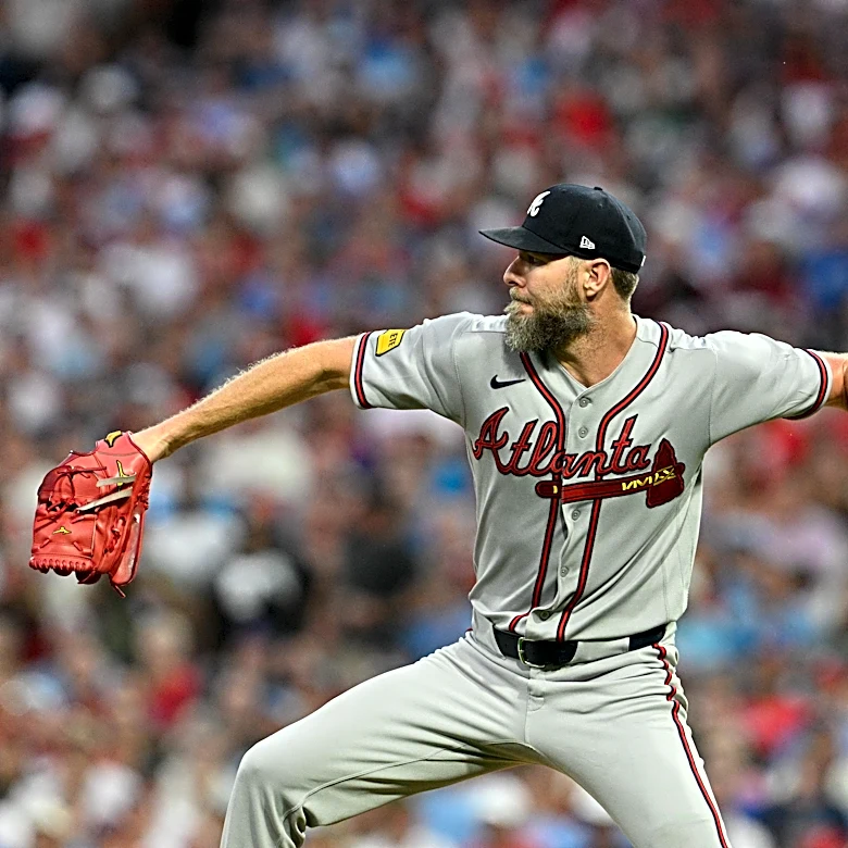 Braves walk it off in extras as Chris Sale reaches milestone