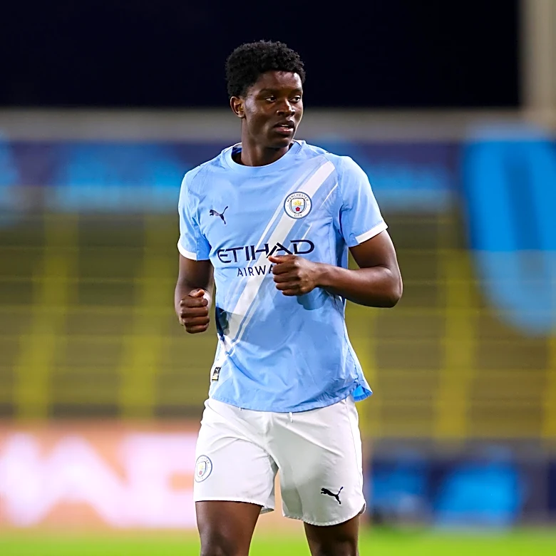 Manchester United sign youth midfielders Karim Cassim and Isaac Konde