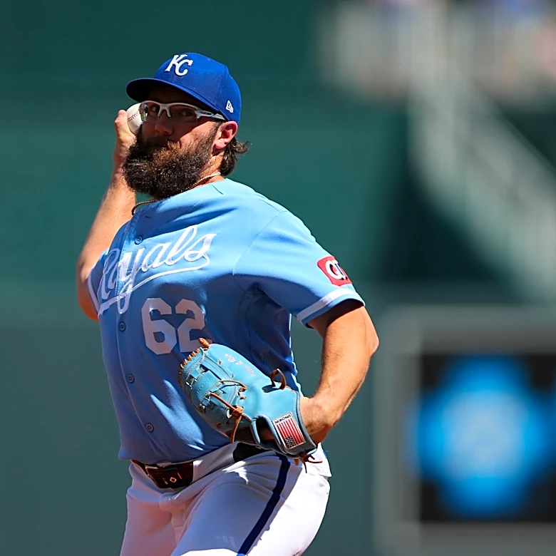 Dobnak roughed up, offense silent in Royals loss