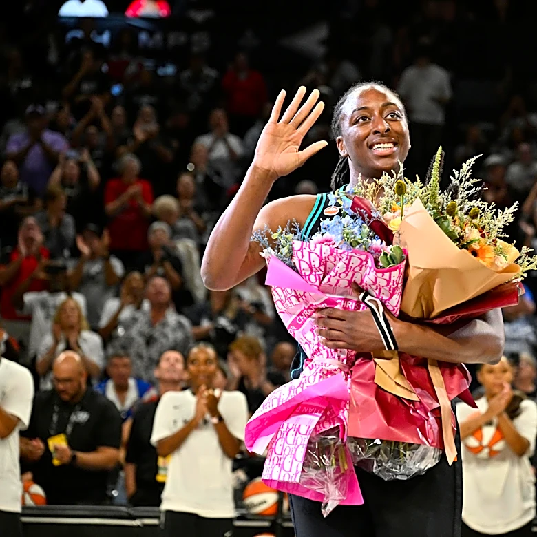 Sparks fall in Nneka Ogwumike’s final game