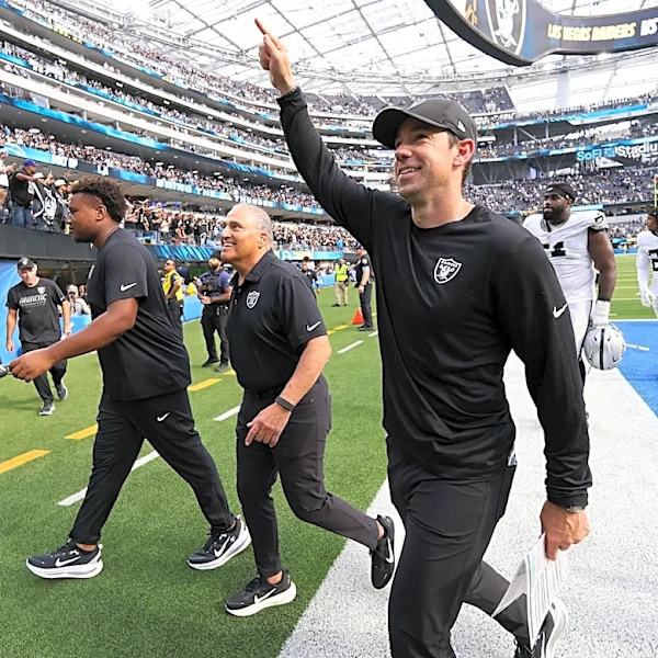 A look at Raiders coaches who began 2-0