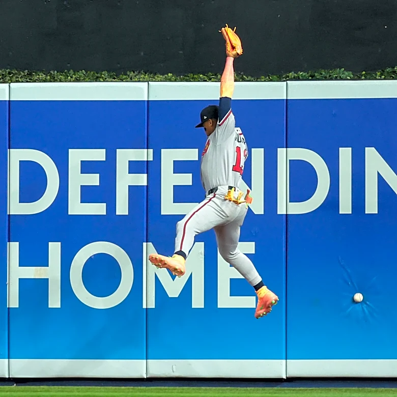 Braves offense stifled by Eury Pérez in opener of final regular-season series at Miami