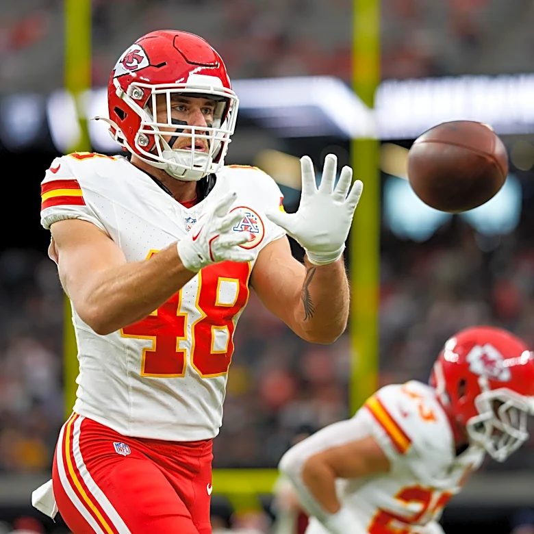 Chiefs elevate 2 practice squad players for Week 3