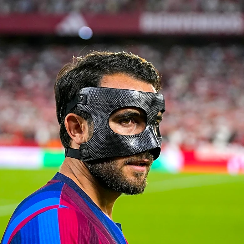 Eric Garcia pulls out of Spain squad and returns to Barcelona due to knee injury