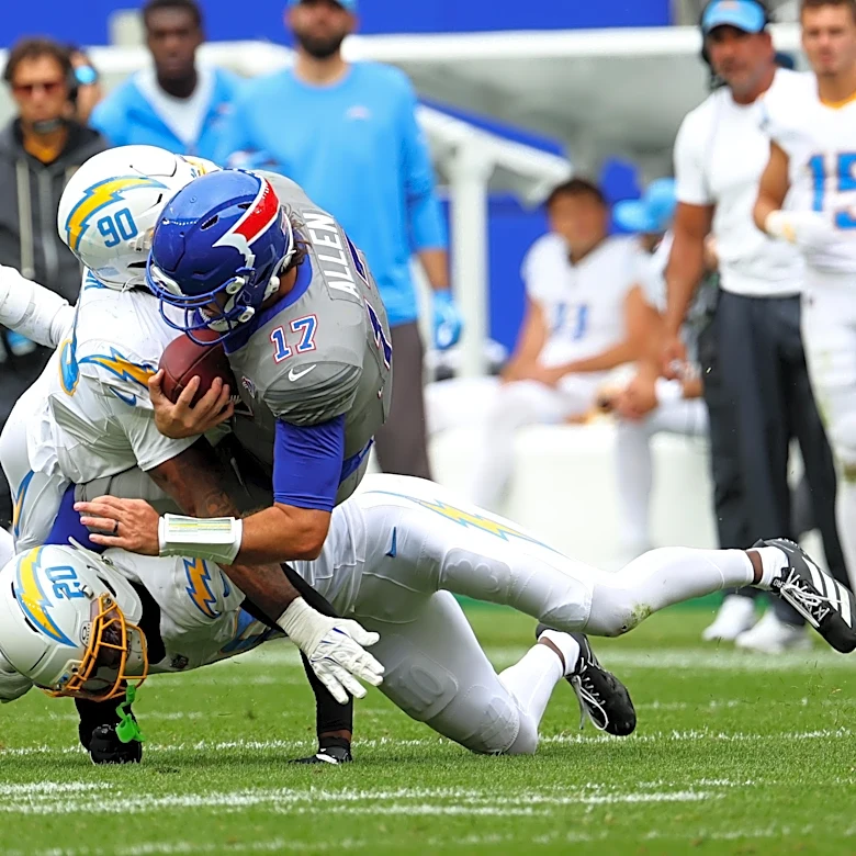 Did Josh Allen injure his knee in fourth quarter vs. Chargers?