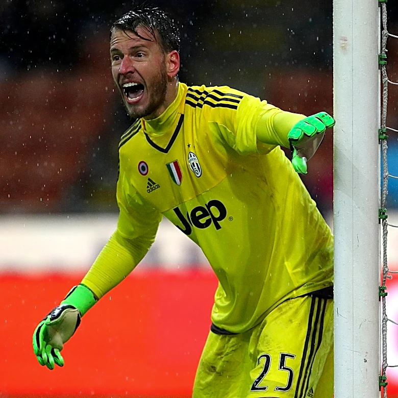 OFFICIALLY OFFICIAL: Juventus sign Neto as new backup keeper following Kamil Grabara injury