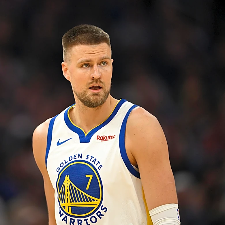 Warriors Kristaps Porziņģis out indefinitely to open camp