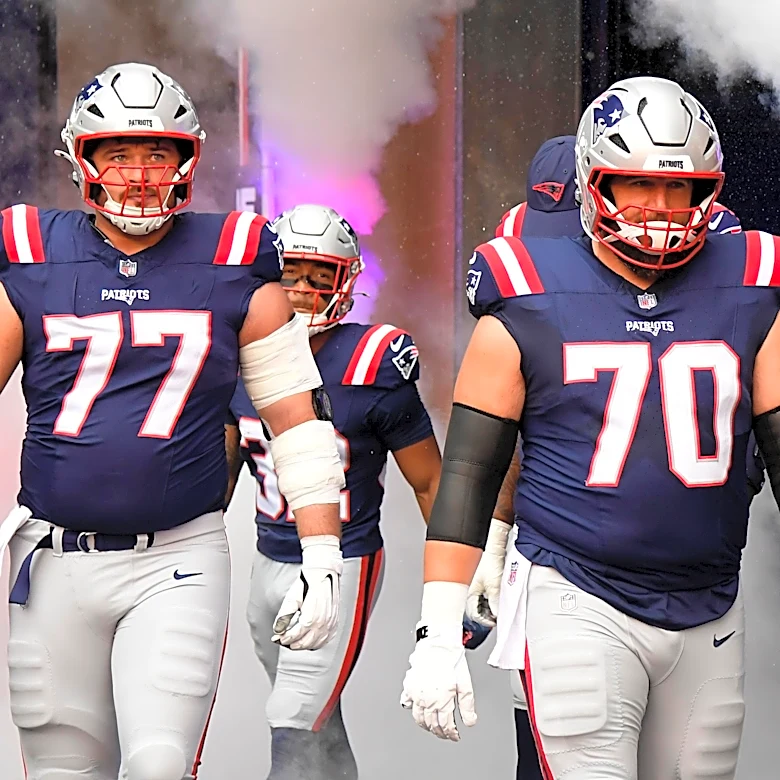 Mike Vrabel explains Patriots’ offensive line usage after Greg Van Roten injury