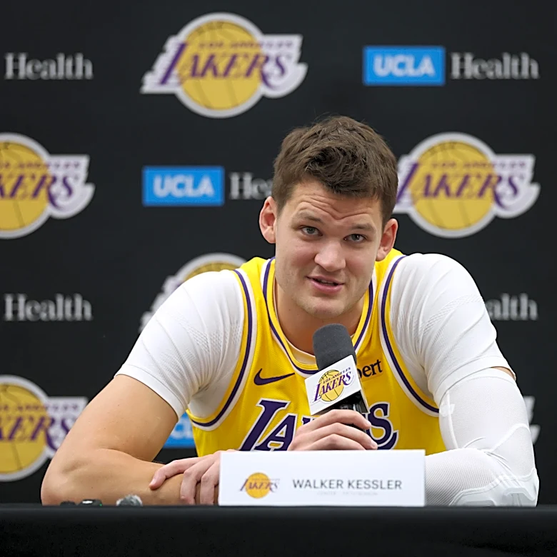 The Lakers’ marquee signings are embracing the pressure of playing in LA