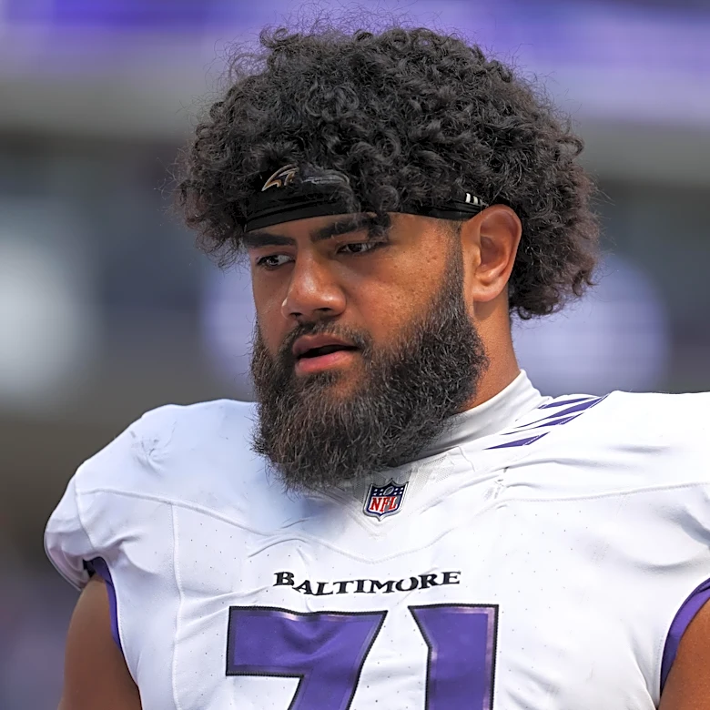 Ravens discussion: options at center following Gwyn, Pocic injuries