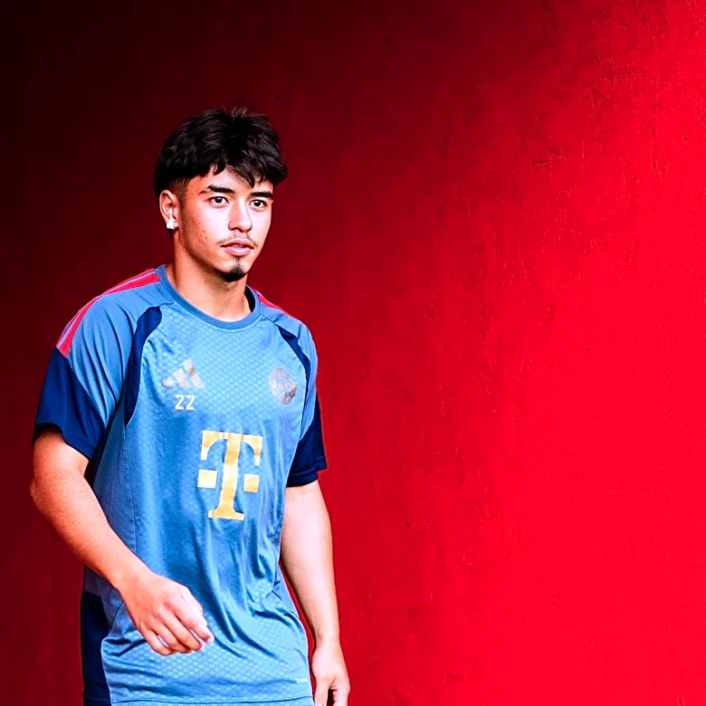 Maycon Cardozo trains solo in an empty Säbener Straße
