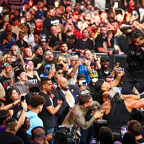 Cageside from WWE Raw in Milwaukee: Biggest pops, what happened during commercial breaks, more!