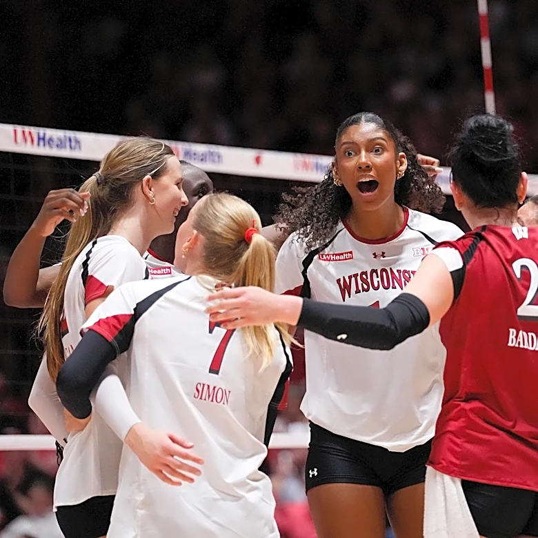 Badgers beat top 10 team on road as star freshman wins award
