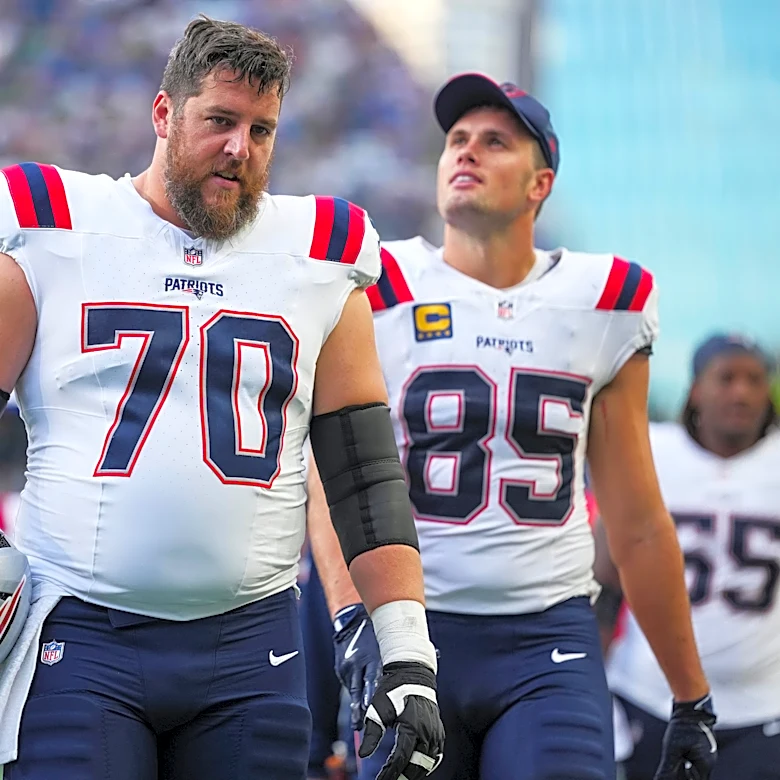 Patriots place veteran guard Greg Van Roten on injured reserve