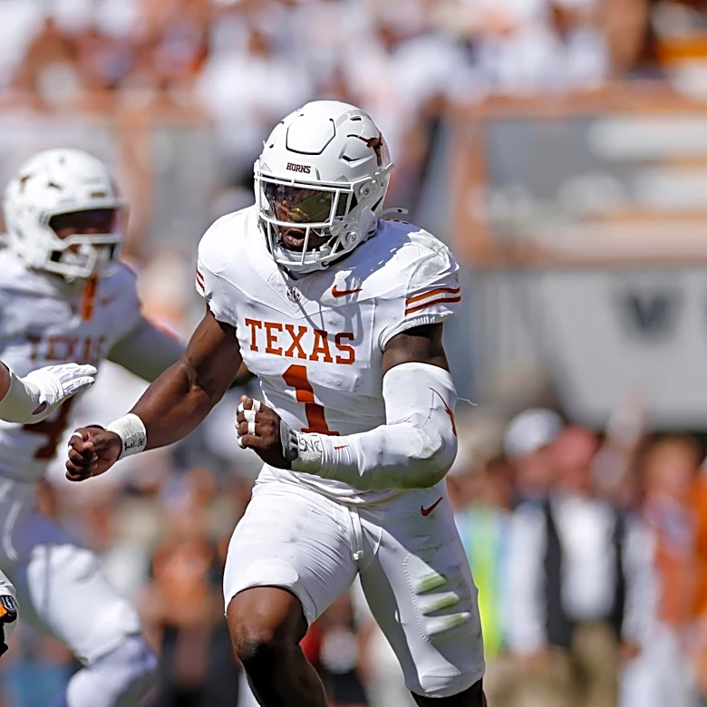 Longhorns Daily News: Texas’ Colin Simmons earns three national player of the week honors after Tennessee win