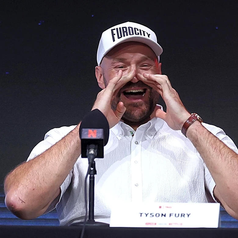 Tyson Fury jabs Anthony Joshua about being A-side, offers to have drink after fight