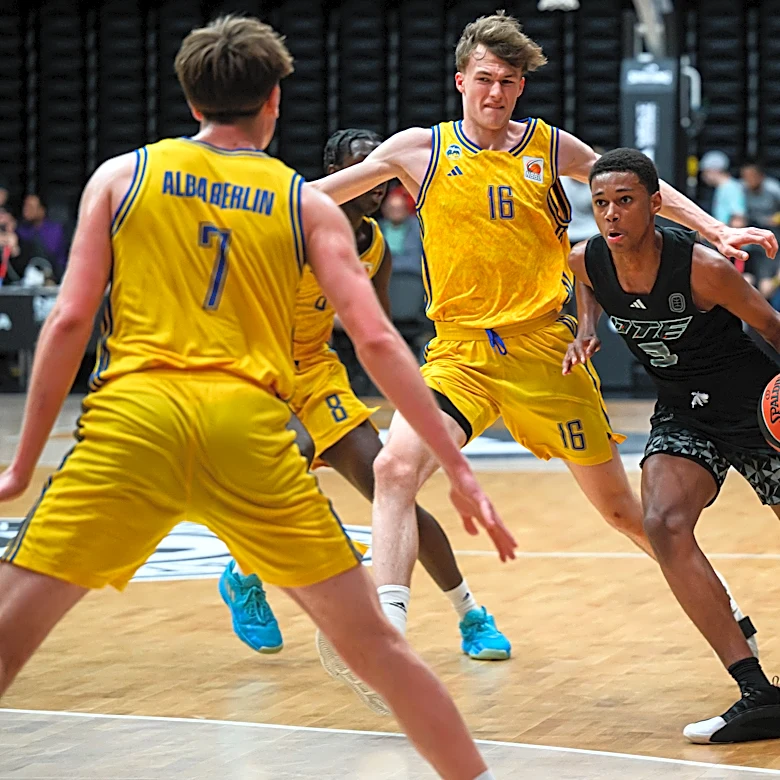 Michigan Basketball freshman Lincoln Cosby talks recovery from injury