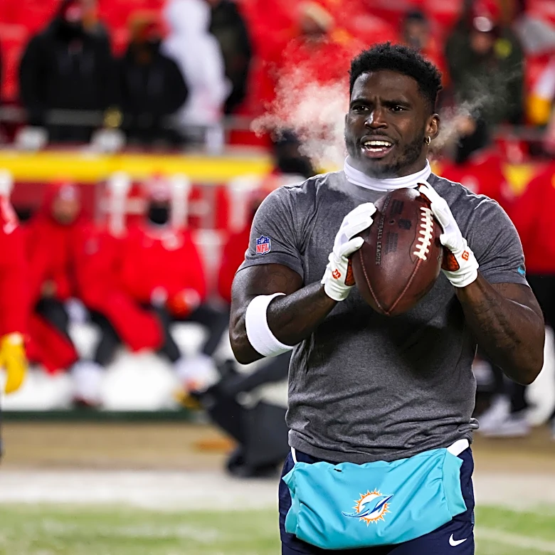Chiefs News: Tyreek Hill continues to hint at a comeback