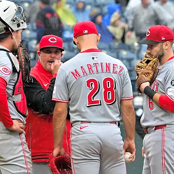 Cincinnati Reds links – Elly the player of the month, Derek Johnson to leave Reds