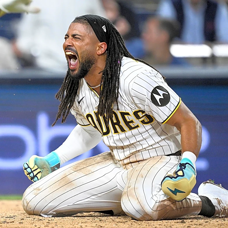 Red-hot Padres on to NLDS