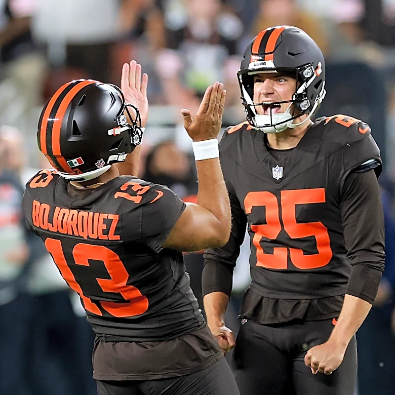 Cleveland Browns news: Injury news, kickers, and first place, baby!