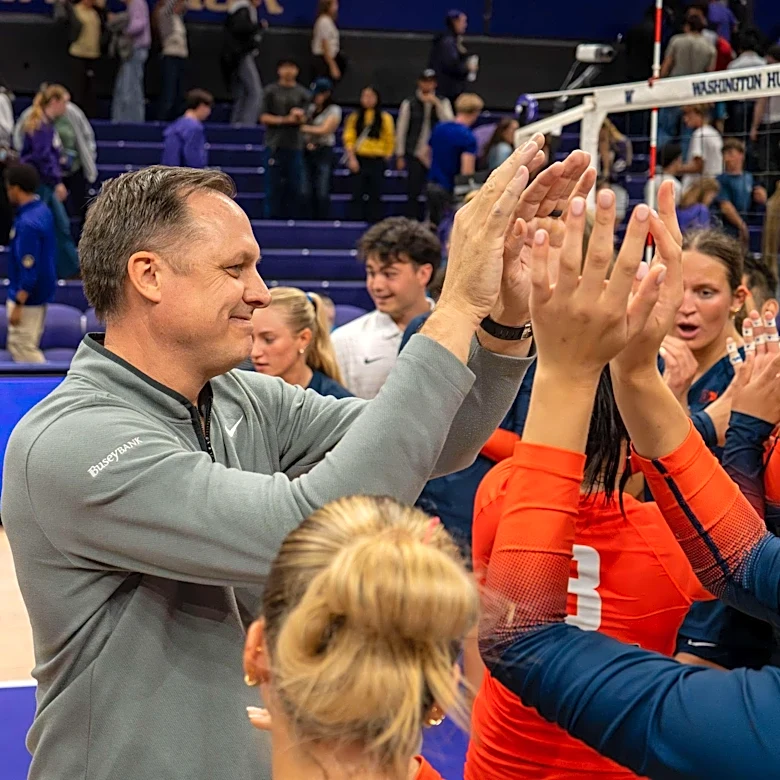 Call it a three-peat: Illini volleyball sweeps Washington
